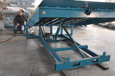6000Kg στάσιμη κεκλιμένη ράμπα αποβαθρών φόρτωσης εμπορευματοκιβωτίων, διευθετήσιμα υδραυλικά levelers αποβαθρών